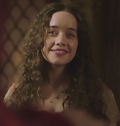 Anna popplewell as lola in season 1 episode 1 of the tv show reign Anna Popplewell Aesthetic, Anna Popplewell Reign, Lady Lola Reign, Lola Reign, Novel Aesthetic, Susan Pevensie, Anna Popplewell, Enola Holmes, Character Inspo