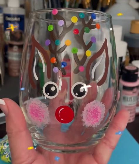 #Reindeer #Wine #wineGlass #christmasdecor #gifts #winterwonderland #santa #santaclaus #PaintedWineGlass #winetime #winewednesday #christmasideas #christmasentrywaytabledecor Christmas Wine Glasses Diy, Paint Wine Glasses, Hand Painted Wine Glasses Diy, Painted Wine Glasses Christmas, Wine Glass Painting, Diy Wine Glasses Painted, Painting Santa, Wine Glass Christmas, Diy Marker