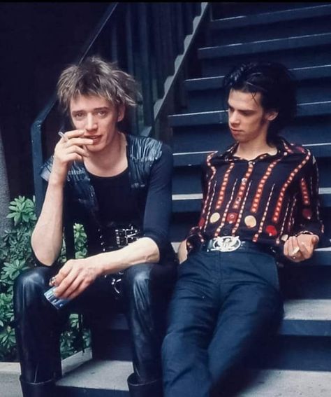 Blixa Bargeld & Nick Cave, 1984 Photo by Chris Amouroux Tim Burton Personajes, Blixa Bargeld, Posture Fix, Bad Seed, The Bad Seed, Nick Cave, Rock N’roll, Gothic Rock, I'm With The Band