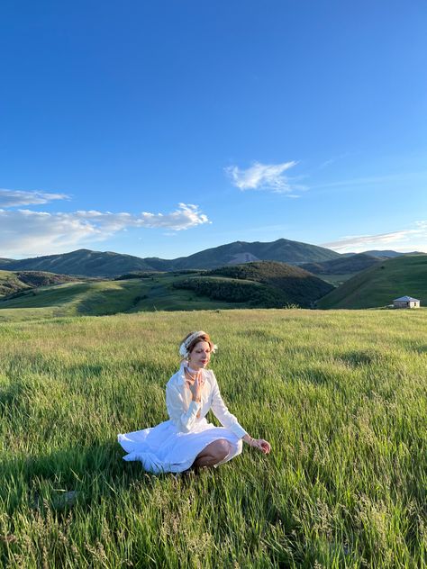 Cottage core fantasy photoshoot, frills, hills, white dress, photoshoot idea Yara Core, White Dress Photoshoot, Fantasy Photoshoot, Dress Photoshoot, Photoshoot Idea, Cottage Core, White Dress, Cottage, White