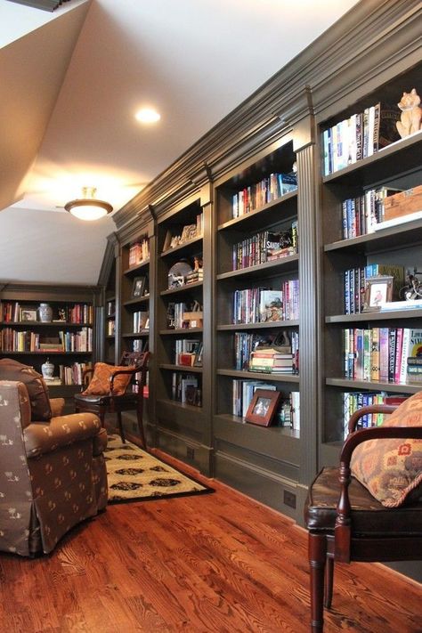 Cool 30+ Inspiring Reading Room Decoration Ideas To Make You Cozy Dark Built In Bookshelves, Library Room Design, In Home Library, Home Library Design Ideas, Built In Bookshelves, Home Library Rooms, Bookshelf Inspiration, Room Library, Home Library Design