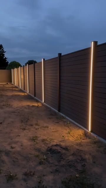 Home Design | Interior Decor | Interior Design on Instagram: "📸 by @beechway.house  FENCE  We can finally show you our fence :) The LED strips are an absolute highlight for us and make the evenings outside even cozier.  #fence #gardenfence #groja #fencelighting #privacyfence #privacy #fencesystem #gardendesign #fenceideas #terrace #lounge #gardenlounge #gardenfurniture #terracefurniture #artelia #arteliadesign #myartelia #blackwindows #rothbau #hue #led" Small Yard Lighting Ideas, Lights On Vinyl Fence, Fence Lighting Ideas Backyards, String Lights On Fence, Lights On Fence Outdoor, Fence Lighting Ideas, Terrace Lounge, Terrace Furniture, Black Fence