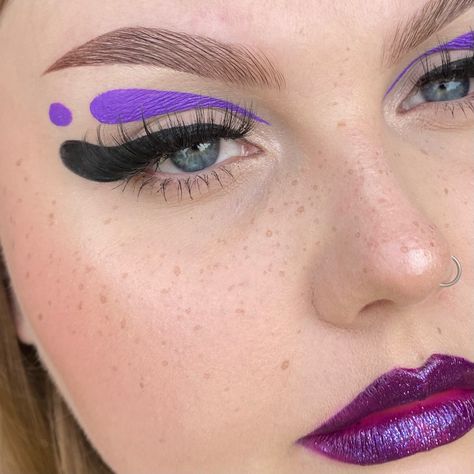 Makeup For Work, Creative Eyeliner, Purple Makeup Looks, Alien Makeup, Cute Eye Makeup, Bright Makeup, Graphic Makeup, Work Makeup, Graphic Eyeliner