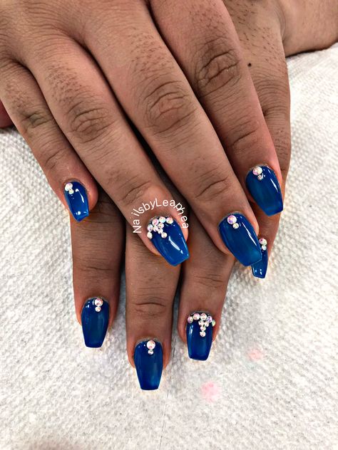 Simple Nail With Rhinestones, Mail Rhinestone Designs, Rine Stone Nails Designs Short Nails, Blue Nails With Gems Rhinestones, Blue Acrylics With Rhinestones, Short Blue Nails With Rhinestones, Acrylic Nails Blue Rhinestones, White Nails Blue Rhinestone, Blue Righnstone Nails