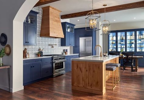 6 Kitchen Cabinet Trends You’ll See in 2025 Calacatta Laza Quartz, Kitchen Appliance Trends, Calacatta Laza, Cabinet Trends, Beach Style Kitchen, Spanish Kitchen, Kitchen Cabinet Trends, Two Tone Kitchen, Cabinet Fronts