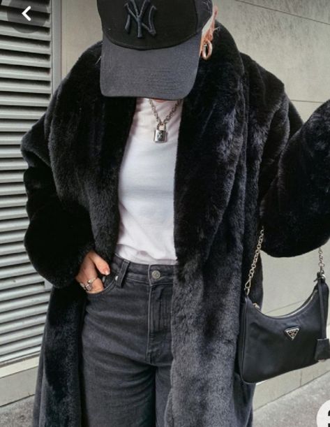 Black Fur Coat Outfit Casual, Black Fur Coat Outfit Street Style, Black Faux Fur Coat Outfits, Black Teddy Coat Outfit, Black Fur Jacket Outfit, Long Black Fur Coat, Black Fur Coat Outfit, Fur Coat Outfit Casual, Split Personalities