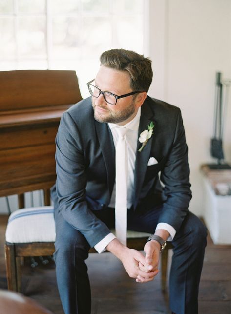 groom wearing a grey suit with a white tie at this simple, classic Triunfo Creek vineyards wedding Grey Suit White Tie, White Tie Groom, Groom Suit White, Simple Modern Wedding, Groom Suit Grey, Dark Gray Suit, Groom Ties, Suit White, Grey Suit