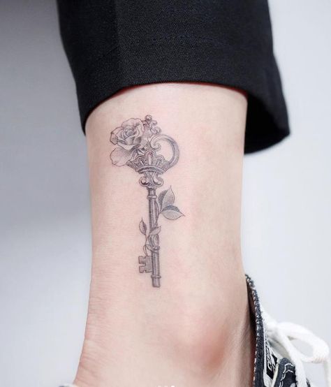 Key Rose Tattoo, Rose And Key Tattoo, Feminine Key Tattoo, Vintage Key Tattoos For Women, Key Flower Tattoo, Ornate Key Tattoo, Flower Key Tattoo, Secret Garden Key Tattoo, Floral Key Tattoo