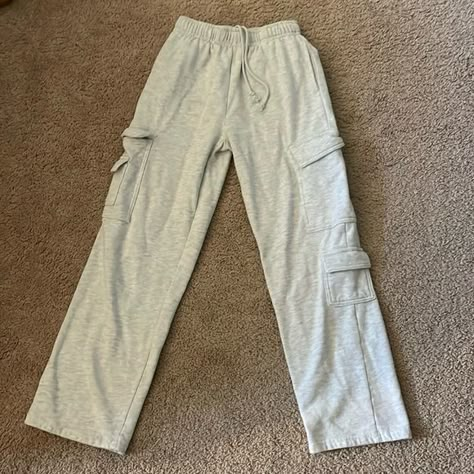 Garage Light Gray Cargo Sweatpants Cargo Sweatpants Outfit Grey, Garage Cargo Sweatpants, Cargo Sweatpants Outfit, Baggy Cargo Pants Outfit, Garage Sweatpants, Pant Outfits For Women, Garage Pants, Cargo Sweatpants, Cargo Pants Outfit