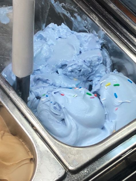 Puff Aesthetic, Blue Cafe, Strawberry Shortcake Characters, Blue Desserts, Everything Is Blue, Baby Blue Aesthetic, Light Blue Aesthetic, Blue Aesthetic Pastel, Cream Aesthetic