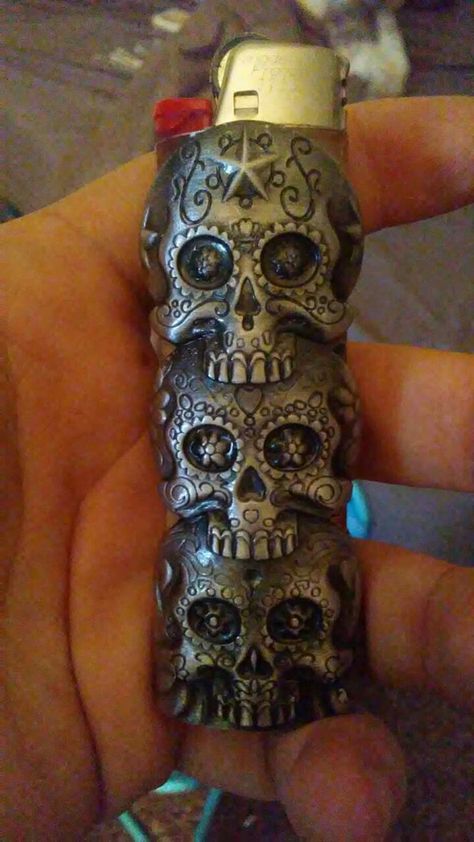 Polymer Clay Lighter Sleeve, Skull Light, Cool Lighters, Light Clay, Clay Art Projects, Ashtrays, Clay Projects, Clay Art, Clay Crafts