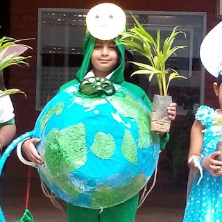 Earth Day Costume, Earth Outfits, Paper Activity, Recycled Costumes, Fancy Dress Ideas, Recycled Outfits, World Earth Day, Nature Background Images, Theme Nature