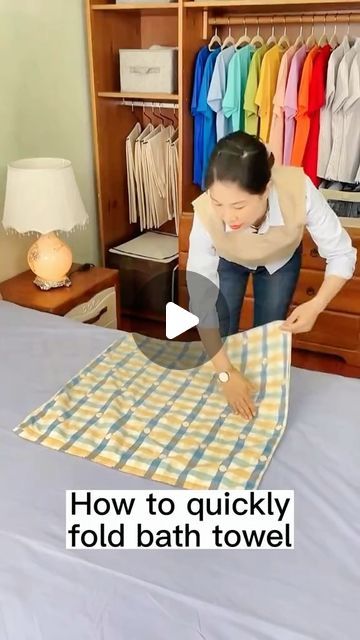 Fold Bath Towels To Save Space, Folding Towels Fancy, Fold Bath Towels, How To Fold Bath Towels, Folding Bath Towels, Fold Towels, Folding Towels, How To Fold Towels, Smart Gadget