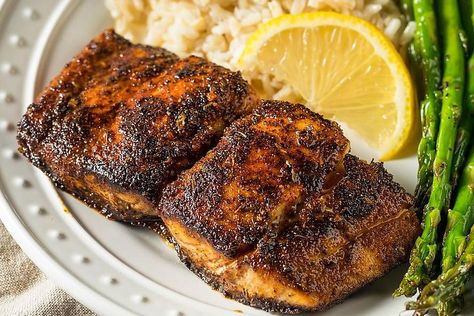 Badass Blackened Mahi Mahi Recipe: This Easy Mahi Mahi Recipe Brings Some Flavor to the Table #30secondmom Redfish Recipes, Blackened Mahi Mahi, Salsa Homemade, Blackened Redfish, Mahi Mahi Recipe, Mahi Mahi Recipes, Blackened Fish, Blacken Fish, Baking Measurements