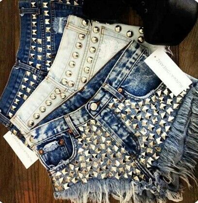 In looove with these shorts, i wish i had them i have the perfect shirt to match High Wasted Shorts, Criss Cross Dress, Studded Shorts, Diy Shorts, Hey Gorgeous, Diy Vetement, Jeans Diy, About Fashion, Jeans Shorts