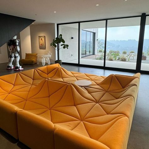 This couch would fix my life 😮‍💨 Dune Sofa by Pierre Paulin, 1970 Dune Couch, Dune Sofa, Fix My Life, Types Of Couches, Diy Moss, Pierre Paulin, Future Apartment Decor, Dream House Interior, Home N Decor