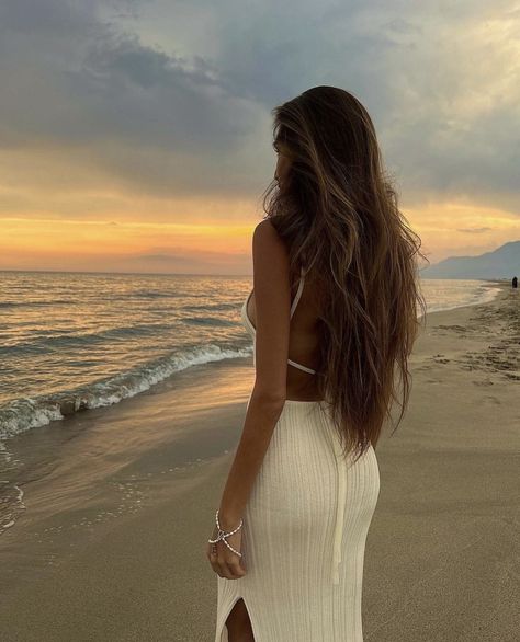 Beach Dress Photoshoot, Sunset Photoshoot Ideas, Nails Selfie, 100 Hairstyles, Sunset Beach Pictures, Cute Beach Pictures, Beach Instagram Pictures, Summer Poses, Beautiful Photoshoot Ideas