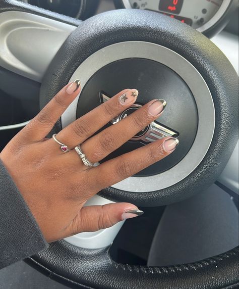 French Tips Stars, Star Chrome Nails, Chrome Star Nails, Nails Concert, Chrome French Tips, Chrome Star, Chrome French, Concert Nails, 2022 Nails