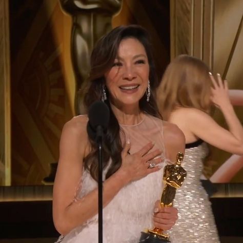 Oscar Speech, Everything Everywhere All At Once, Well Pictures, Consumer Culture, Oscar Fashion, Oscar Award, Acceptance Speech, Michelle Yeoh, Jamie Lee Curtis