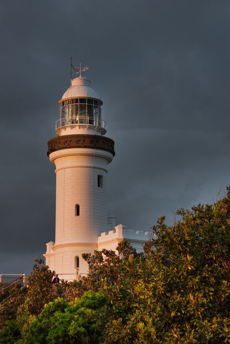 Byron Beach, Places In Australia, Sand Drawing, Lighthouse Lighting, Just Chill, Australian Travel, Quiet Beach, Learn To Surf, Bay Lights