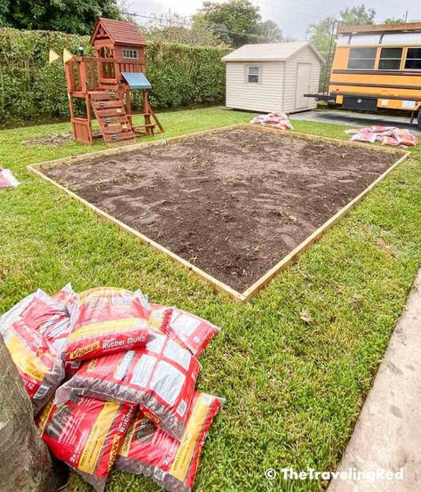 Diy Playground Landscaping, Swingset Landscaping Rubber Mulch, Enclosed Play Area Outdoor, Rubber Mulch Play Area, Backyard Play Area For Kids Landscaping, Diy Backyard Kids Play Area, Diy Outside Play Area For Kids, Mulch Playground Area, Baby Outdoor Play Area