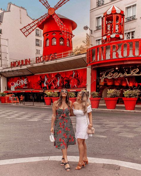 Kelsey In London, Instagrammable Restaurants, Eiffel Tower Photo, Moulin Rouge Paris, Paris Photo Ideas, Hotel Hoxton, Places In Paris, Paris Tourist, Plaza Athenee