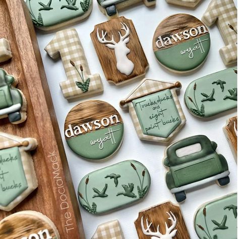 Deer Hunting Birthday, Duck Cookies, Hunting Cake, Hunting Birthday, Hunting Baby, Baby Shower Duck, Plaque Design, Cowboy Baby Shower, Baby Birthday Themes