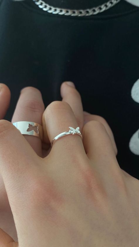 Matching Rings Aesthetic Couple, Present Ideas For Boyfriend, Cool Gifts For Boyfriend, Couple Rings Gold, Gift Ideas For Boyfriend, Long Distance Relationship Gifts, Creative Birthday Gifts, Thoughtful Christmas Gifts, Present Ideas