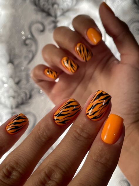 Tiger Nails Designs, Bengals Nails, Bright Orange Nails, Tiger Nails, Striped Nails, Orange Nails, Tiger Stripes, Nails Designs, Bright Orange