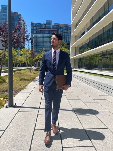 #suitstyle #fashion #gentleman #work #court #lawyerlife #lawyer Mock Trial, Smart Outfits, Outfit Male, Attorney Outfit, Professional Wardrobe Essentials, Lawyer Outfit, Corporate Chic, Smart Outfit, Power Suit