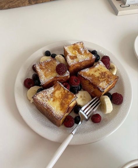 French Toast Aesthetic, Toast Aesthetic, Toast For Breakfast, Cafe Menu, Sweet Food, Food Goals, Food Is Fuel, Menu Ideas, Yummy Eats