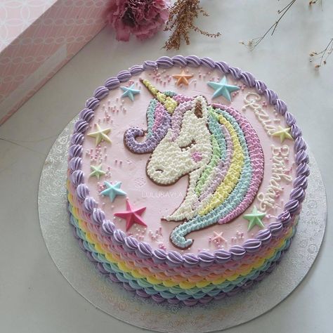 What a magical cake!Repost: @lulukaylacupcake  . . .  Follow @   Tag Friends who love Unicorns  Turn on post notification to see the post asap  Like 5 posts that are Magical   . . . #unicorncake #unicorncookies #unicorncookie #unicornhair #unicornparty #unicornlover #unicornio #unicornpower #unicornsarereal #unicornlife #unicornlove #einhorn #giftideasforher #giftguide #giftforher #pinkunicorn #beautifulphoto #unicorns #unicorngirl #unicornqueen #fascinator #unicorno #unicorns #unicorn #unicornn Bolo Frozen, Unicorn Birthday Party Decorations, Unicorn Themed Birthday Party, Unicorn Birthday Cake, Kids Party Food, Character Cakes, Unicorn Cake, Unicorn Birthday Parties, Birthday Cake Kids