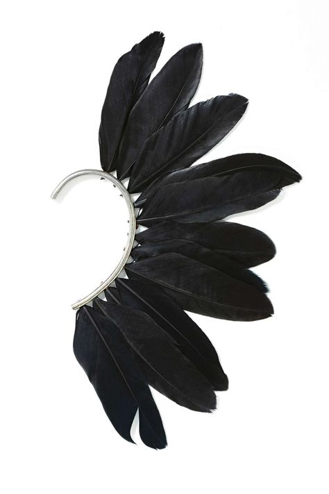 Insanely cool slip-on ear cuff featuring a fan of black feathers. Definitely a festival season must have!! Bird Ears, Feather Ear Cuff, Free As A Bird, Ear Cuff Jewelry, Boho Festival Fashion, Music Festival Fashion, Boho Shops, Feather Headdress, Moncler Jacket