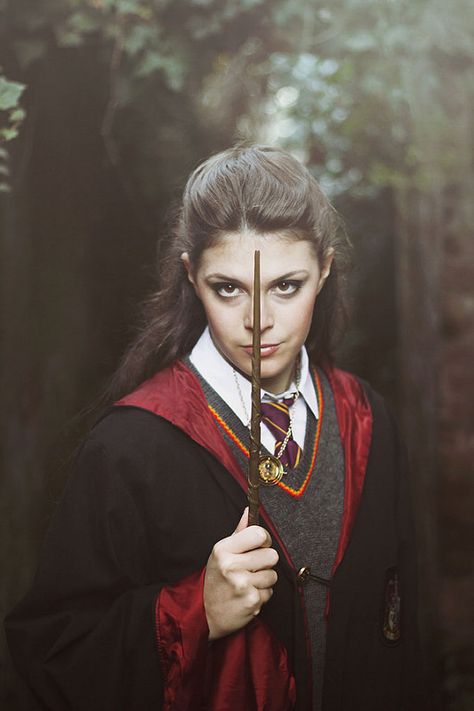 Harry Potter Photoshoot, Harry Potter Photography, Harry Potter Portraits, Harry Potter Wizard, Harry Potter Cosplay, Harry Potter Style, Harry Potter Halloween, Harry Potter Costume, Hogwarts Aesthetic