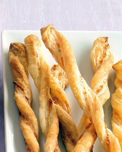 Parmesan Straws - Looking for a crunchy, flaky, savory small bite that you can make in minutes? There's an app(etizer) for that -- and it's this one #Recipe #Party #TailGate Anchovy Straws, Anchovy Paste, Super Easy Appetizers, Thanksgiving Appetizers Easy, Cheesy Appetizer, Bread Sticks, Cheese Straws, Salad Pasta, Easy Party Food