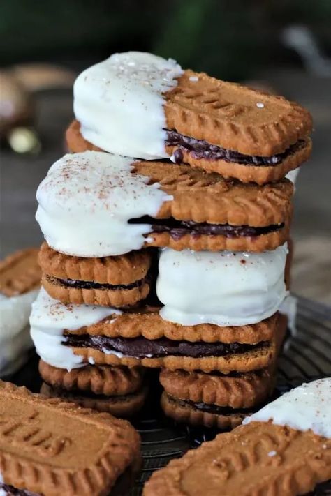 Biscoff Ganache, Ganache Cookies, Biscoff Chocolate, Biscoff Recipes, Cinnamon Cookies, Molasses Cookies, Soft Sugar Cookies, Almond Bark, Cinnamon Cream Cheese Frosting