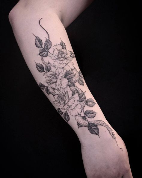 17 Snake Tattoo Design Ideas For Women | PetPress Snake And Flowers Tattoo, Tato Lengan Bawah, Snake Tattoo Meaning, Wildflowers Tattoo, Tato Dengan Makna, 13 Tattoos, Snake Tattoo Design, Forearm Sleeve Tattoos, Inspiration Tattoos