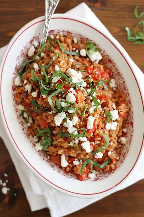 One Pot Farro with Tomatoes and Feta | girlversusdough.com @girlversusdough #girlversusdough Farro Recipes, Tomatoes And Feta, Tomato Recipe, Delicious Sides, Eating Recipes, Pot Meals, Fresh Tomatoes, Yummy Foods, Polenta