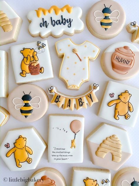 Pooh Cookies, Winnie The Pooh Themes, Idee Babyshower, Baby Shower Theme Decorations, Disney Baby Shower, Winnie The Pooh Birthday, Baby Gender Reveal Party, Baby Cookies, Baby Shower Inspiration