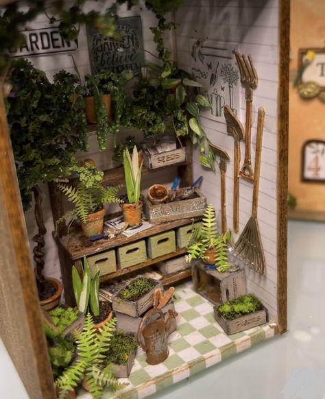 Witch Terrarium Ideas, Doll House Greenhouse, Miniature Greenhouse Dollhouse, Greenhouse Miniature, Curiosity Shelf, Miniature Sets, Gardeners Cottage, Fairy Dollhouse, Miniature Greenhouse