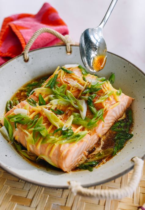 This Shanghai-style steamed salmon recipe is healthy, delicious, and takes minutes to prepare. It'll be your new favorite way to cook salmon! Steamed Salmon Recipes, Steamed Salmon, Steamed Fish Recipes, Steam Salmon, Cooked Fish, Shanghai Style, Asian Salmon, Salmon Glaze Recipes, Cook Salmon