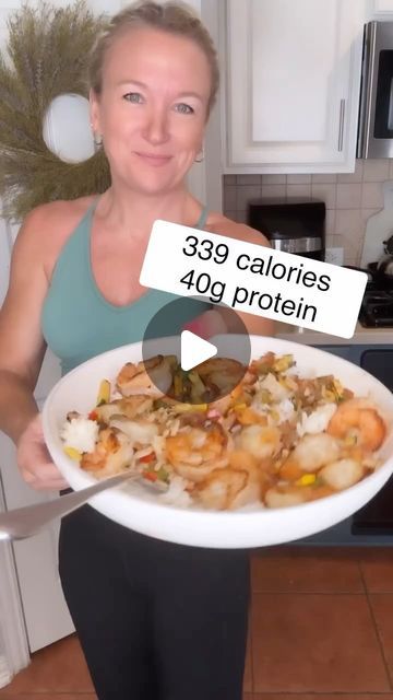 The calorie deficit queen - Kacy Allensworth on Instagram: "So easy- especially if you pre prep that veggie hash and store it in your refrigerator.  I also keep pre cooked rice in my refrigerator for meal assembly.  100g of rice  200g of veggie hash 6oz of shrimp  🍤 🍤 🍤 🍤   #Caloriedeficit #lowcalorie #lowcalorierecipes #lowcaloriemeals #lowcaloriesnacks #weightloss #weightlosscoach #thecaloriedeficitqueen #fit #healthy #4mfit #lowcal #bodycomp #bodycomposition #fit #veggie" Calorie Deficit Lunch Ideas, Volume Recipes, Veggie Hash, Veggie Chopper, Fast Easy Dinner, Weight Watchers Recipes Desserts, Low Calorie Dinners, Fry Recipes, Healthy School Lunches