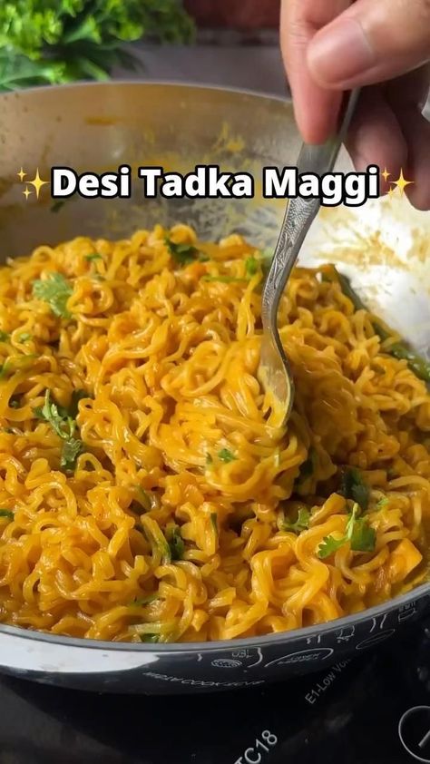 Desi Tadka Maggi, Butter Maggi Recipe, Tadka Maggi Recipe, Spicy Maggi Recipes, Maggie Recipes Indian, Maggie Recipes, Kolkata Food, Street Food India, Ramen Recipes Easy