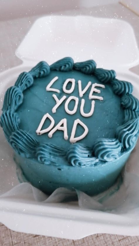 Fathers Day Bento Cake Ideas, Mini Cakes Fathers Day, Bento Cake Design For Father's Day, Simple Fathers Day Cake Designs, Fathers Day Baking Ideas, Fathers Day Cake Ideas Easy, Mini Cake Dia Del Padre, Fathers Day Cakes Ideas, Father’s Day Cake Design