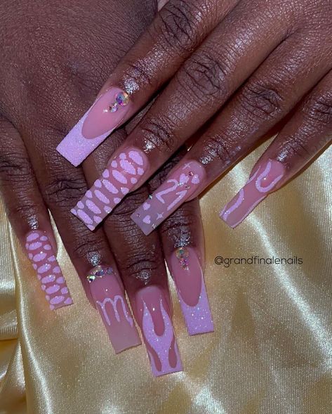 Capricorn Birthday Nails Designs, Birthday Nails Coffin Scorpio, Birthday Nail Designs Scorpio, Birthday Nails Scorpio Long, Scorpio Acrylic Nails Designs, Pink Birthday Nails Black Women, Pink Scorpio Birthday Nails, Pink Scorpio Nails, Birthday Nails January