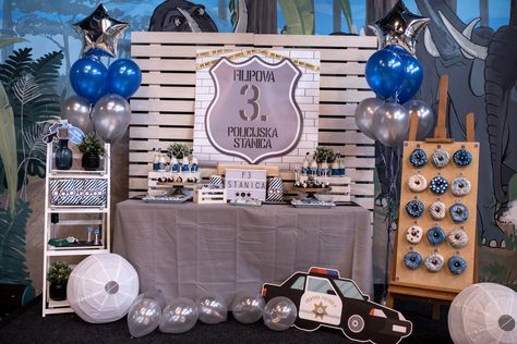 Police Car Birthday Party, Police Themed Birthday Party, Police Theme Party, Boy Birthday Pictures, Birthday Boy Party, Police Birthday Party, Party Balloons Diy, Baby Birthday Party Theme, Police Party