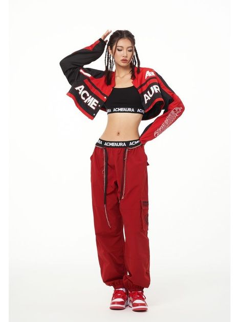 Look 80s, Streetwear Sweatpants, Sports Wear Fashion, Fashion Top Outfits, Hip Hop Outfits, Online Gambling, Break Dance, Waist Chain, Red Outfit