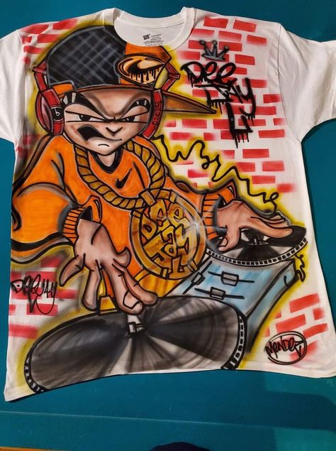 Airbrush Graffiti, Airbrush Shirts, Easy Diy Clothes, Lip Gloss Homemade, Airbrush T Shirts, Art Eras, Cartoon Character Tattoos, Hello Kitty Drawing, Graffiti Designs