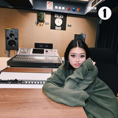 11.2k Likes, 55 Comments - beabadoobee (@radvxz) on Instagram: “Listen to my performance for @bbcradio1 Sound of Live 2020 tonight from 8pm !! <3 it was recorded…” Beatrice Laus, Indie Singers, Alternative Makeup, Fall Skirts, Grunge Hair, I Love Girls, Falling Down, Love People, Grunge Outfits