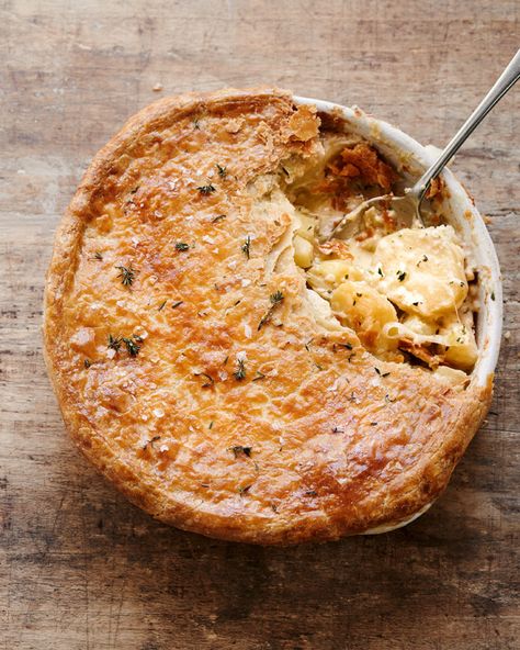 Classic English Recipes, Baked Potato Pie, Vegetarian Pies Savoury, British Pie Recipes, Marcus Wareing Recipes, Savory Pie Recipe, Vegetarian Pies, English Pie, Savory Pie Recipes